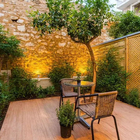 Gem Retreats Hidden In The Center דירה קלמאטה