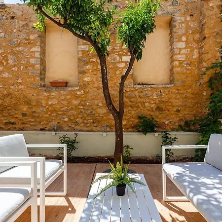 Gem Retreats Hidden In The Center