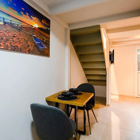 Gem Retreats Hidden In The Center *