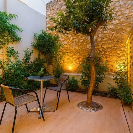 Gem Retreats Hidden In The Center *